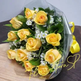 Buquê com 12 Rosas Amarelas
