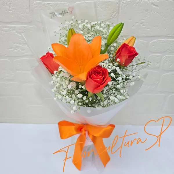 Buquê lírio e rosas laranjas